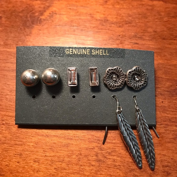 Earring pack - Picture 2 of 2